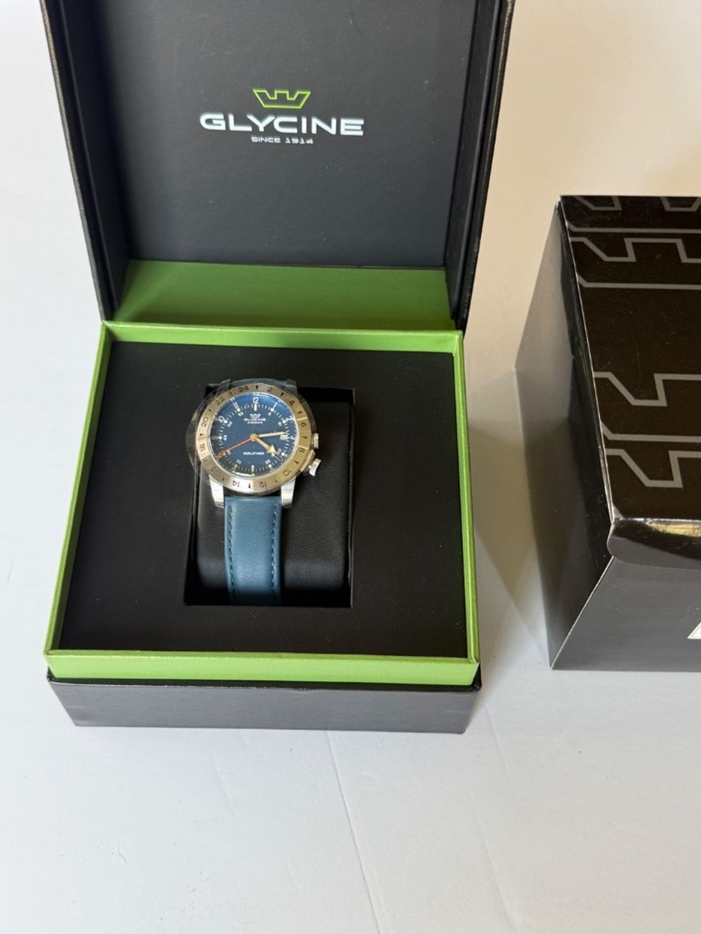 Glycine Airman GMT 40, GL1049 NEW NEVER WORN - Picture 3 of 14